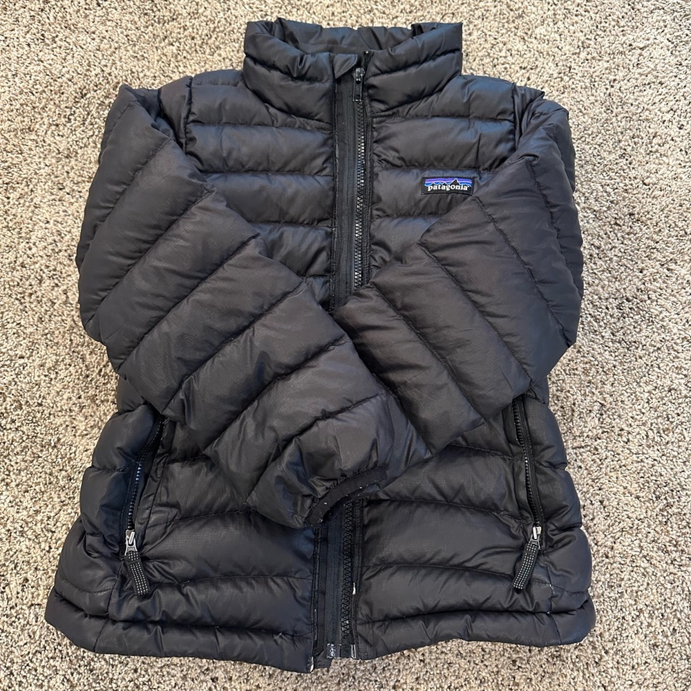 Patagonia girls winter jacket. Size Small (7-8) girls. Excellent Condition.
